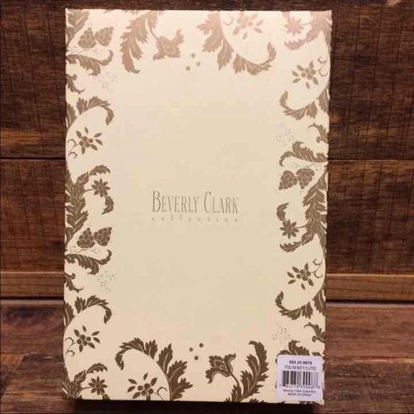 Beverly Clark Wedding Champagne Flutes - Picture 2 of 3